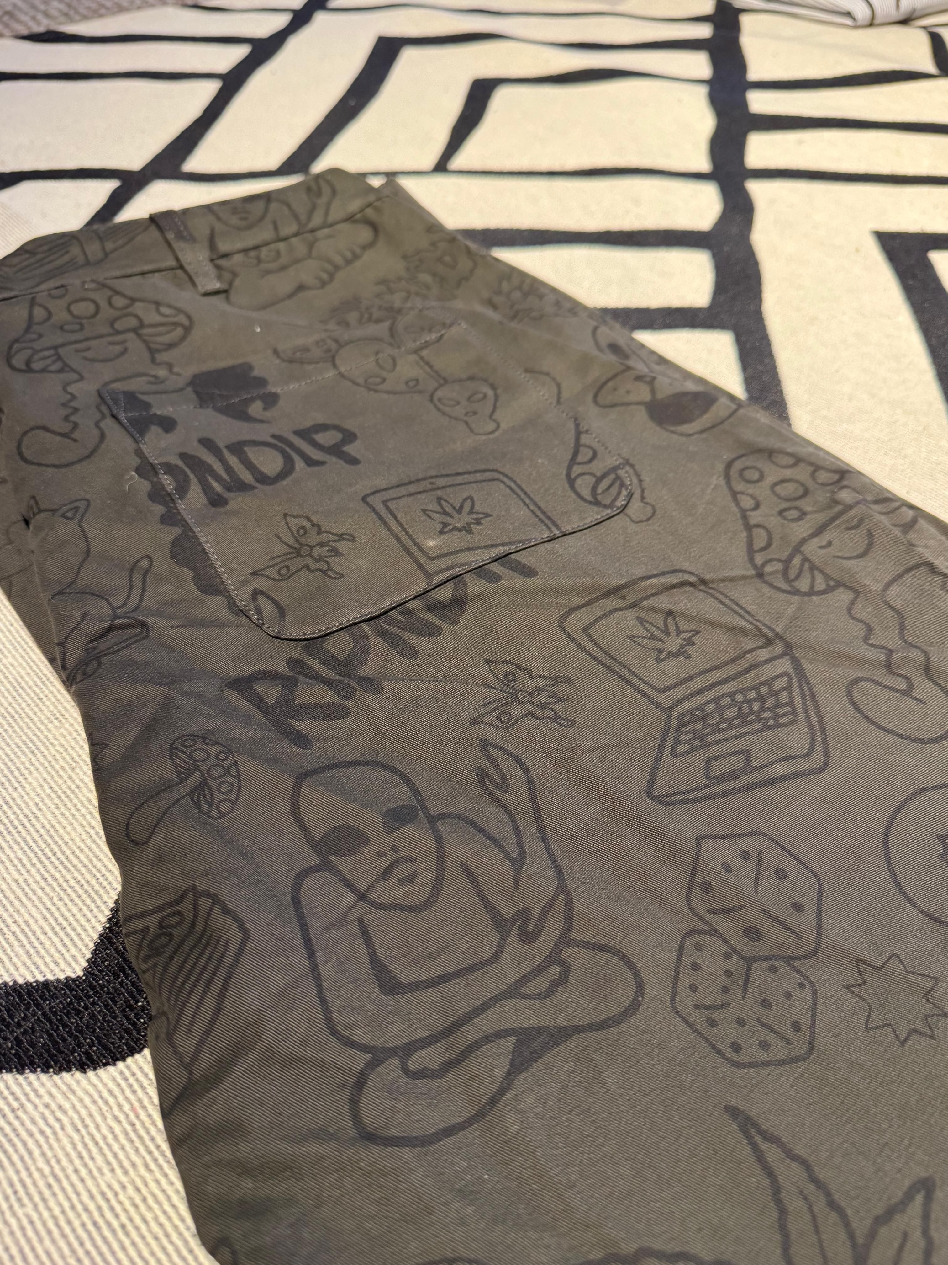 detalhe de Calça RipNDip doodle verde-oliva (34)
