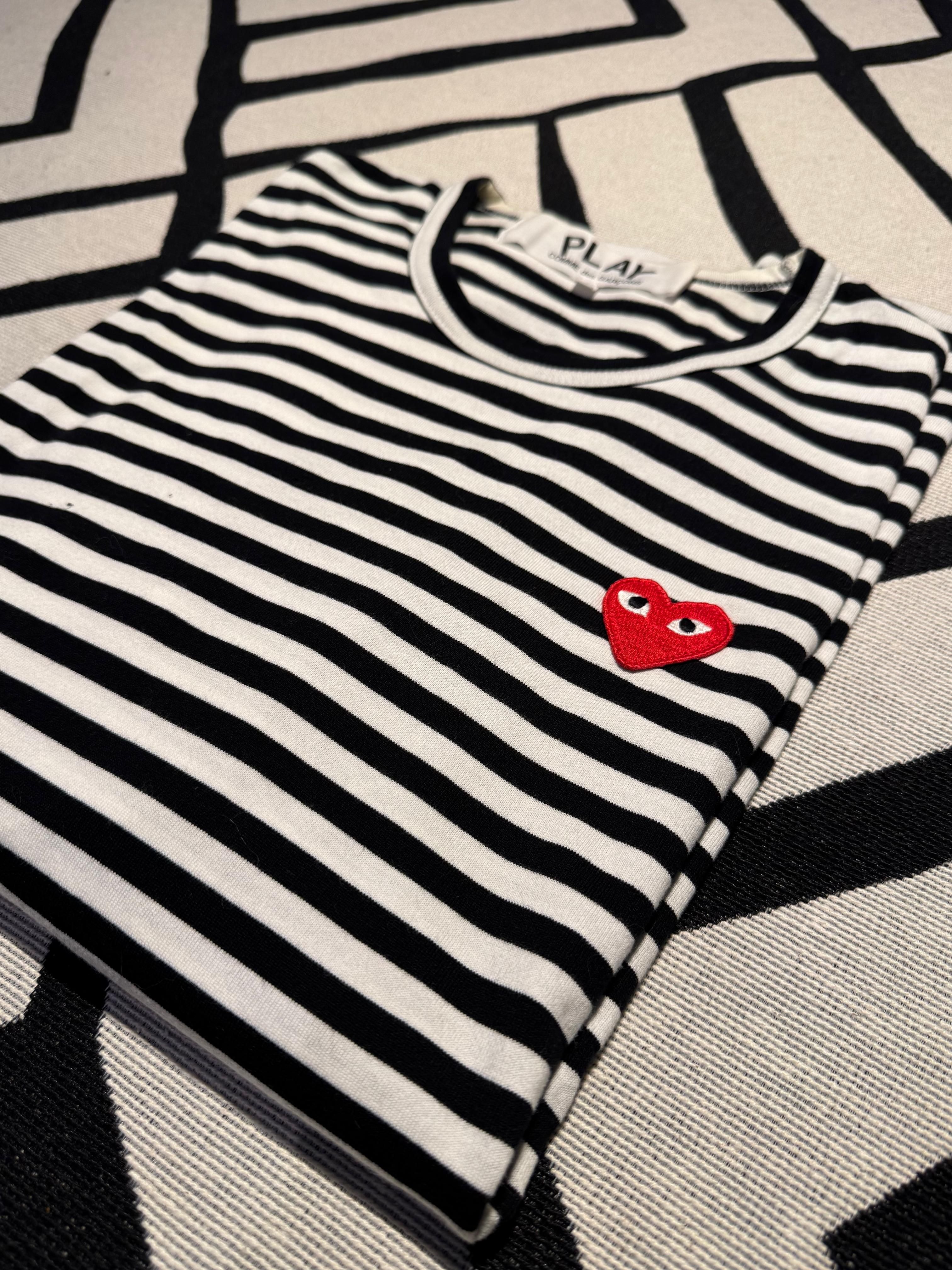 detalhe de Camiseta listrada manga longa Comme des Garçons PLAY (L)