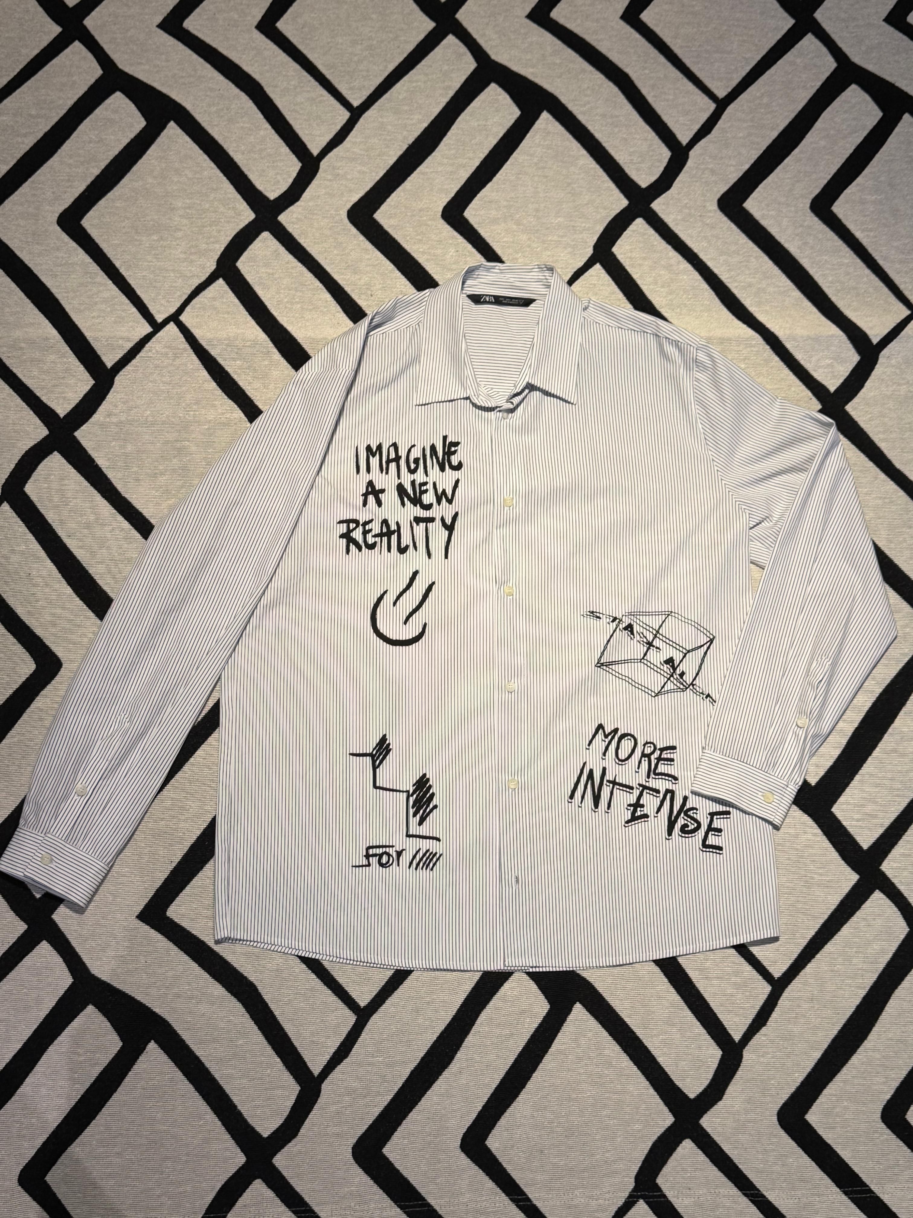 detalhe de Camisa Zara Imagine a New Reality