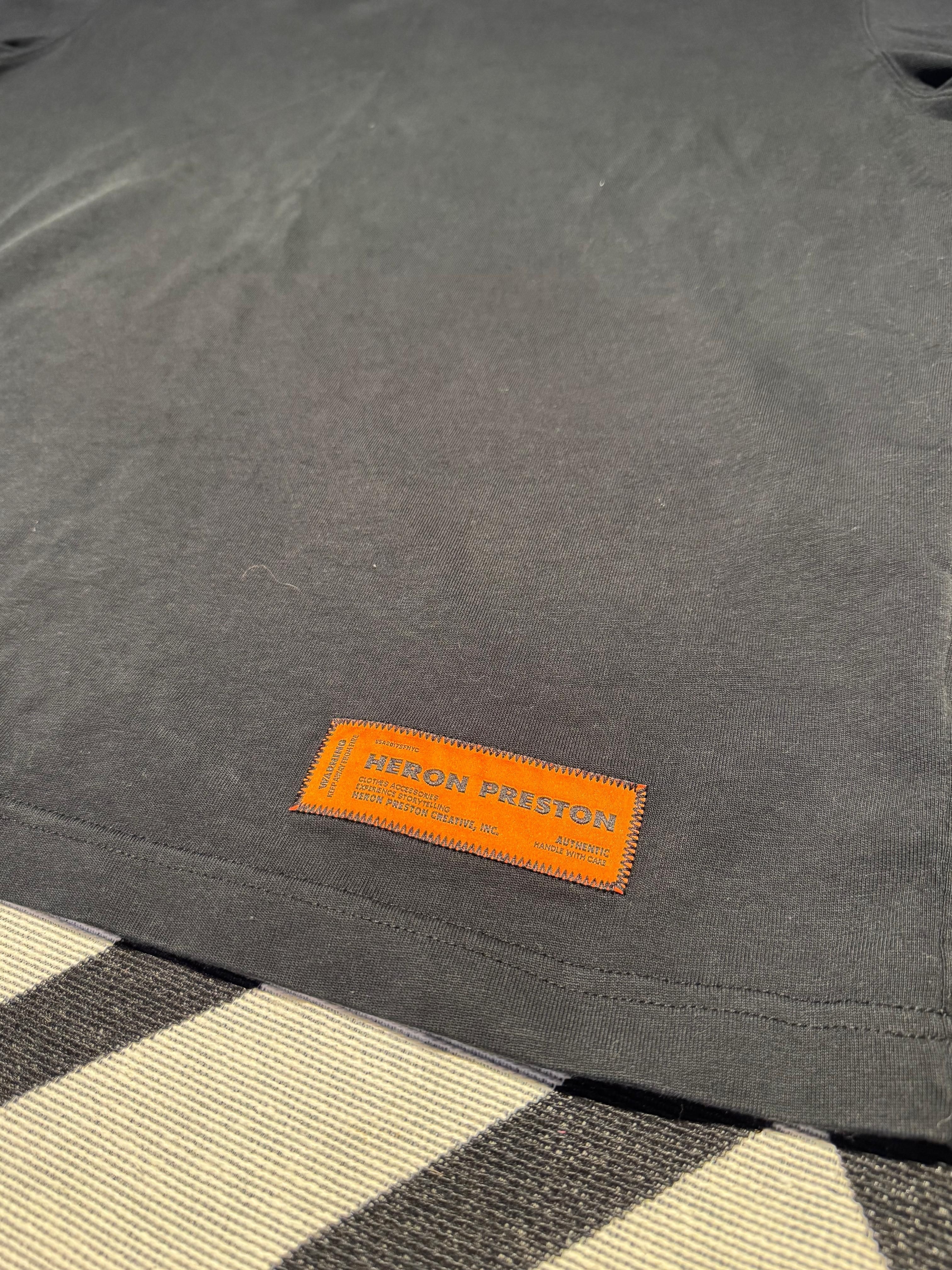 detalhe de Camiseta Heron Preston СТИЛЬ preta