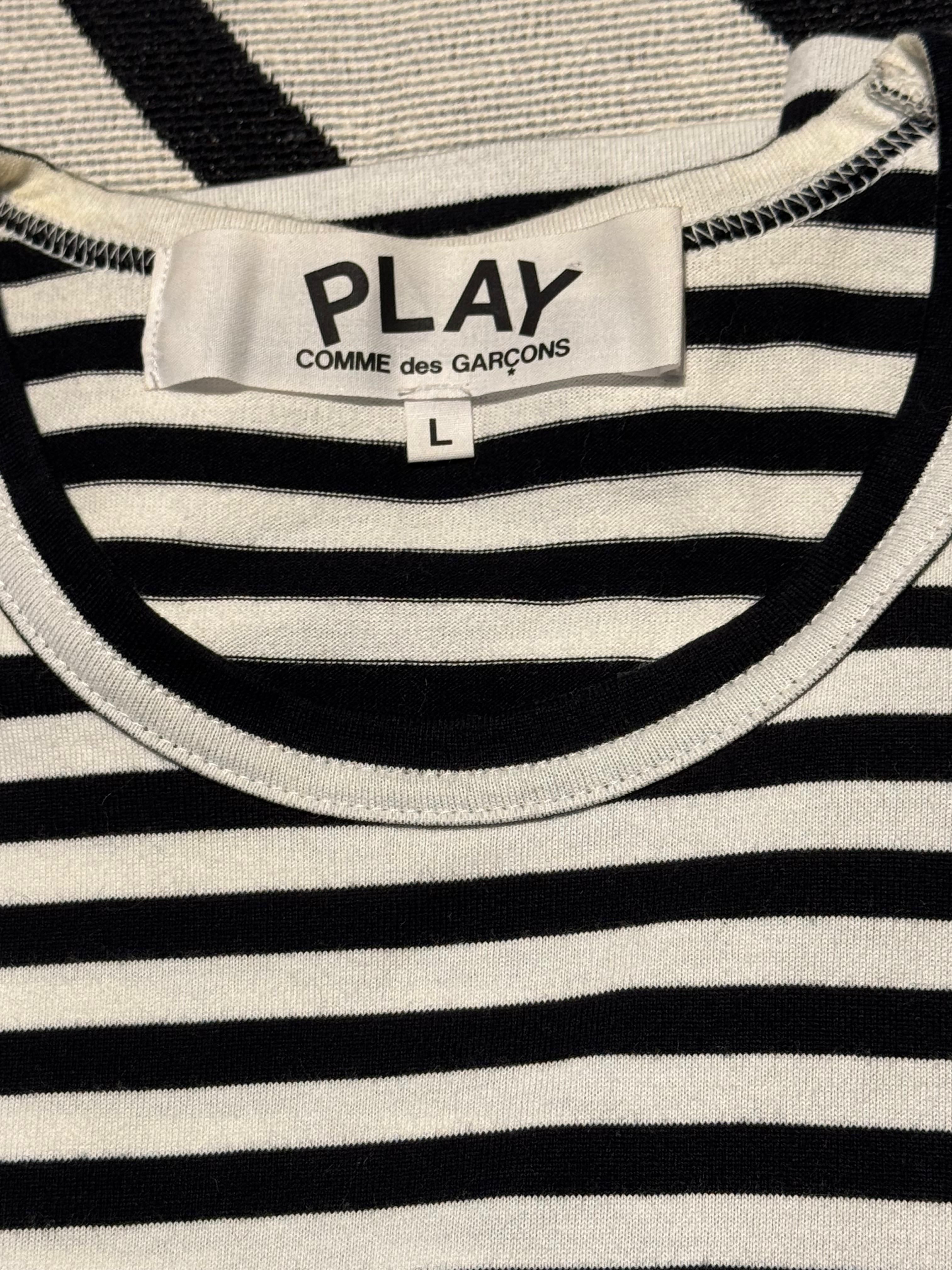 detalhe de Camiseta listrada manga longa Comme des Garçons PLAY (L)