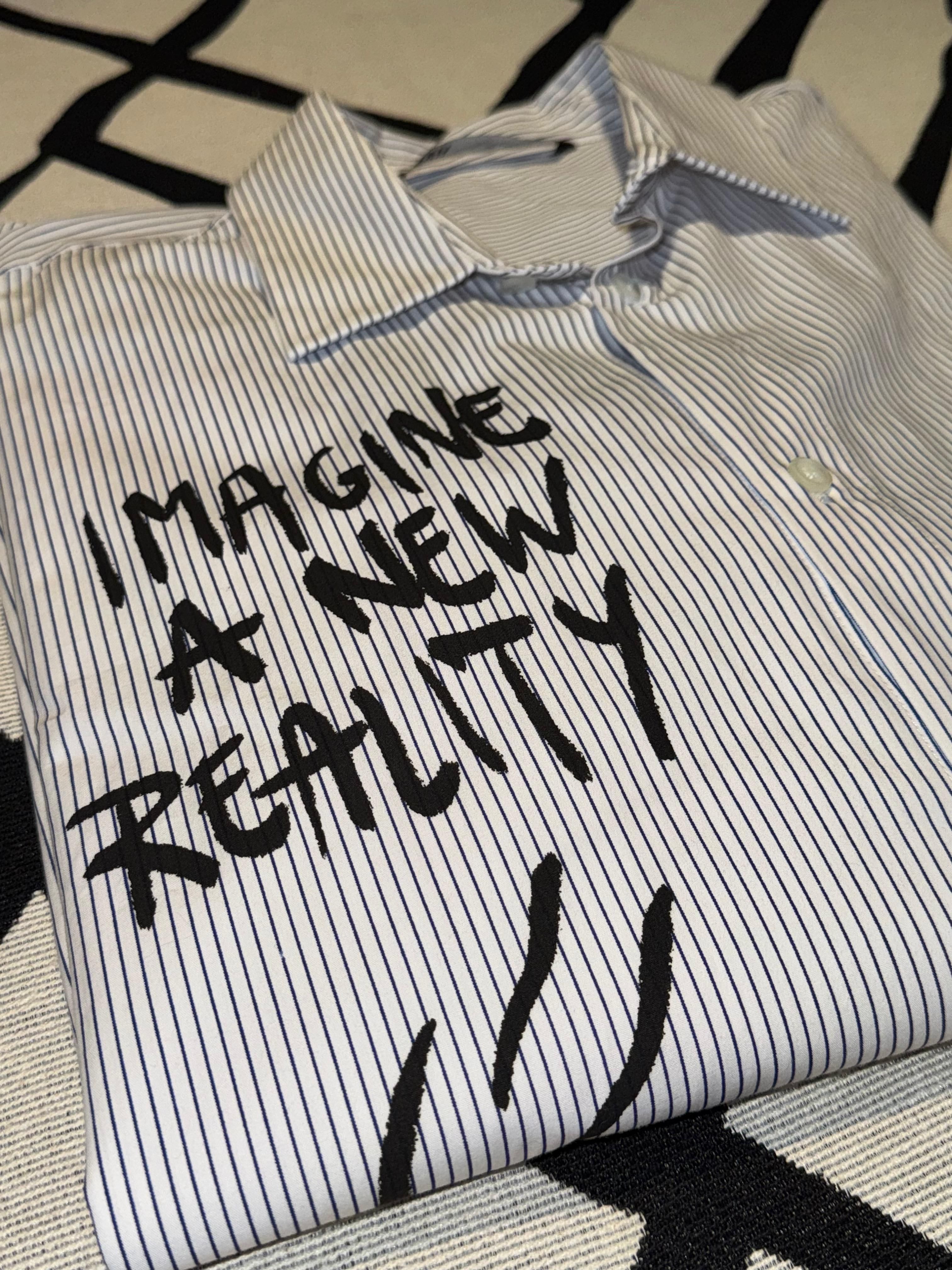 detalhe de Camisa Zara Imagine a New Reality