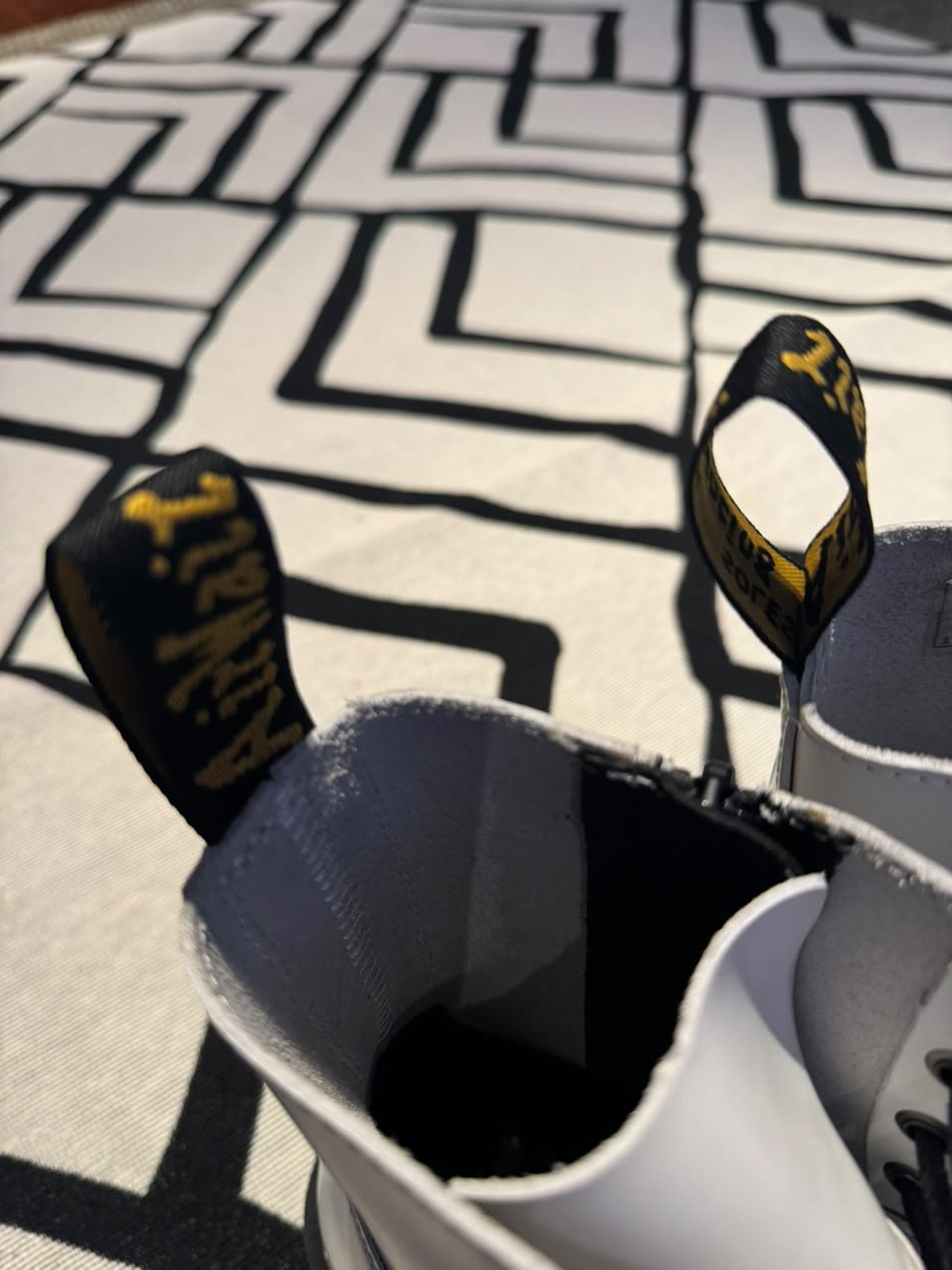 alcas AirWair e ziper lateral da bota Dr. Martens