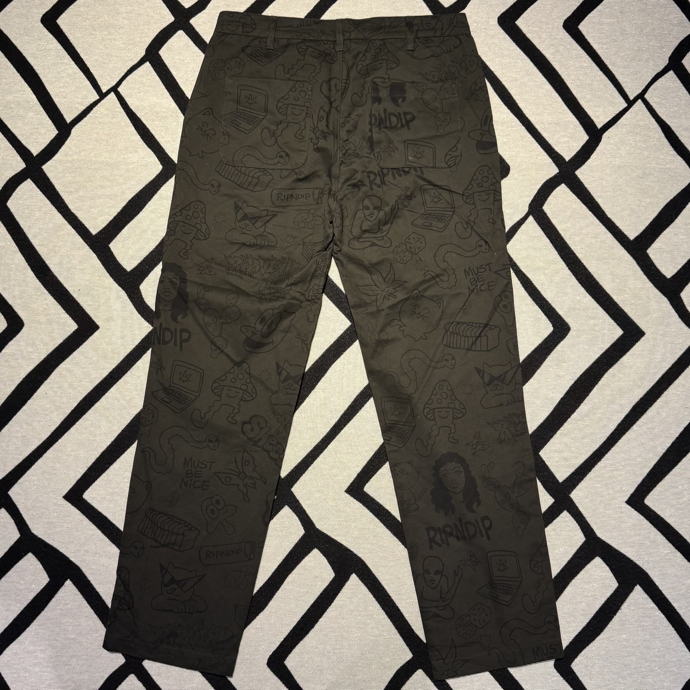 verso da calça RipNDip verde-oliva