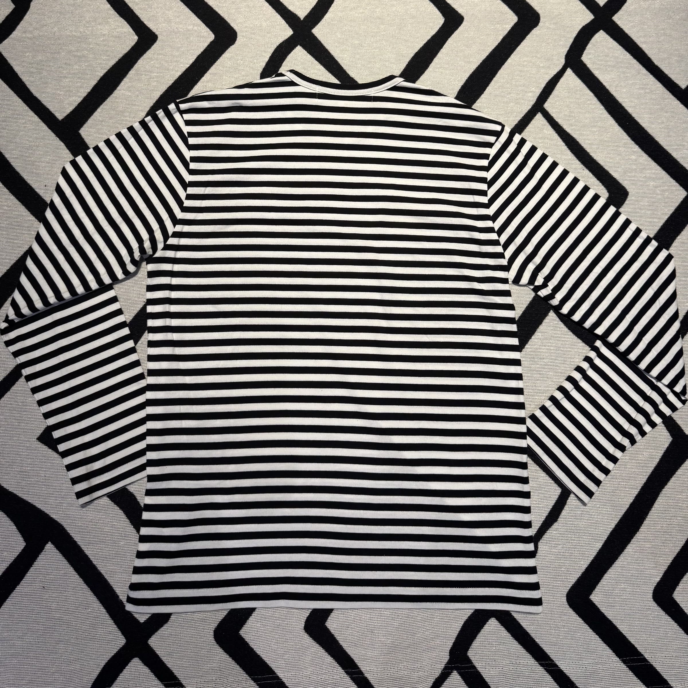 verso da camiseta listrada Comme des Garçons Play