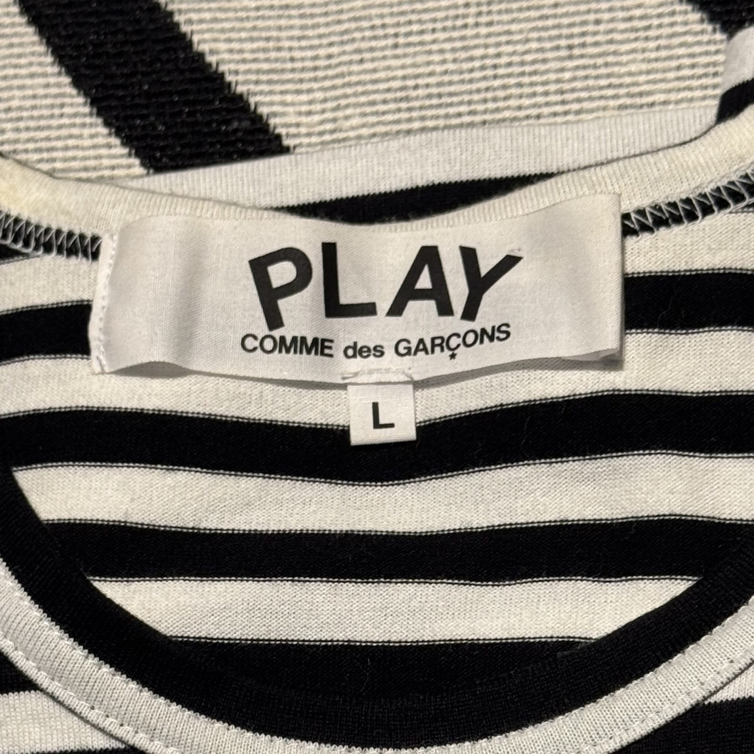etiqueta Play Comme des Garçons tamanho L