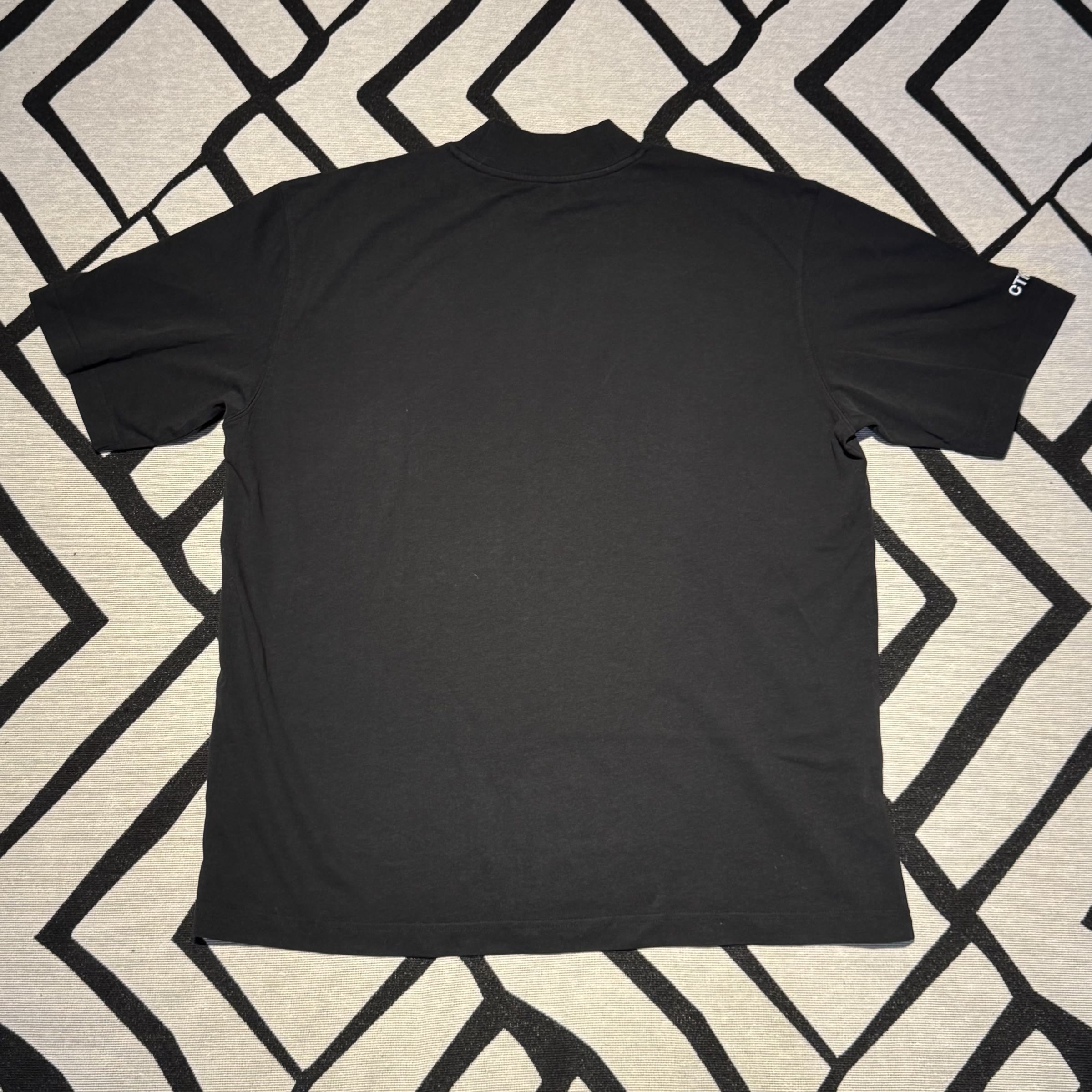 verso da camiseta preta Heron Preston